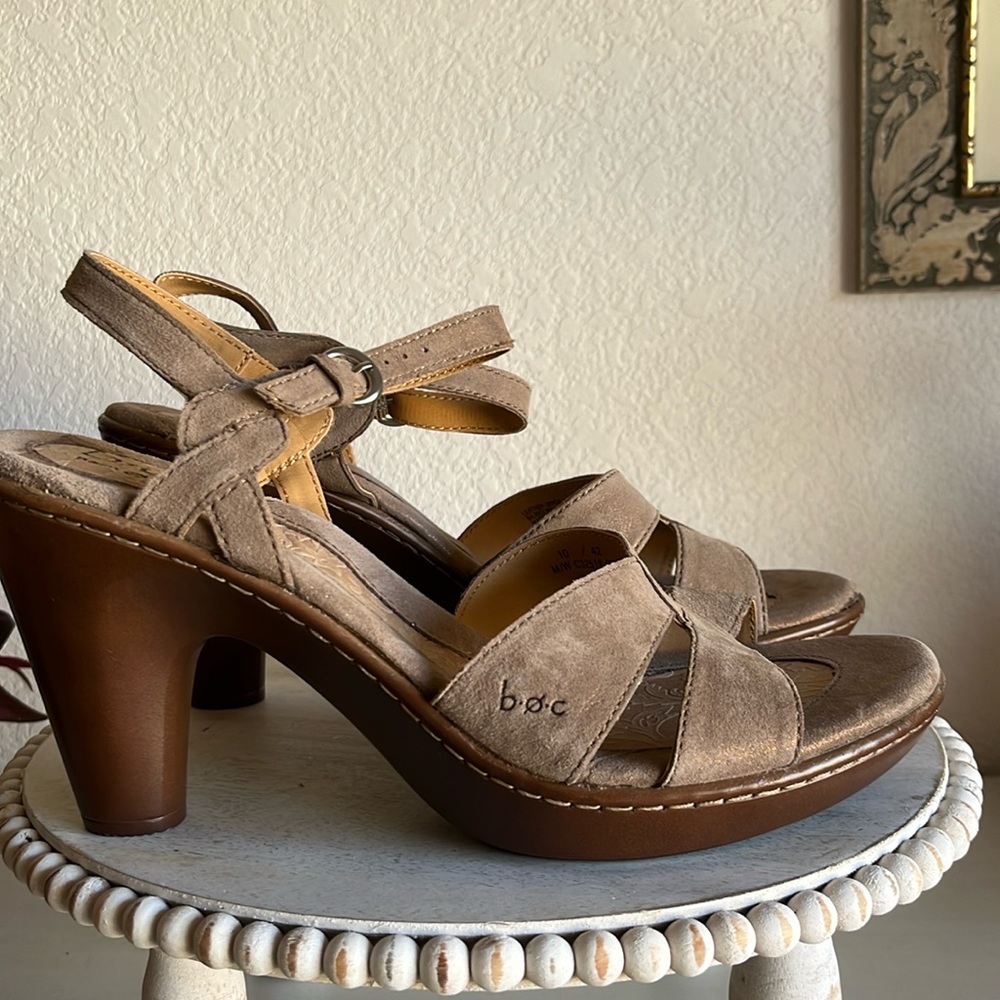 b.o.c. Born Concept leather ankle strap beige metallic Size 42 New Never Worn